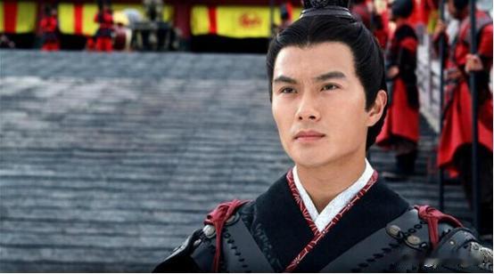 卫青32岁时，迎娶43岁已经三婚的寡妇平阳公主。洞房之夜，娇妻坐在榻上刚准备服侍
