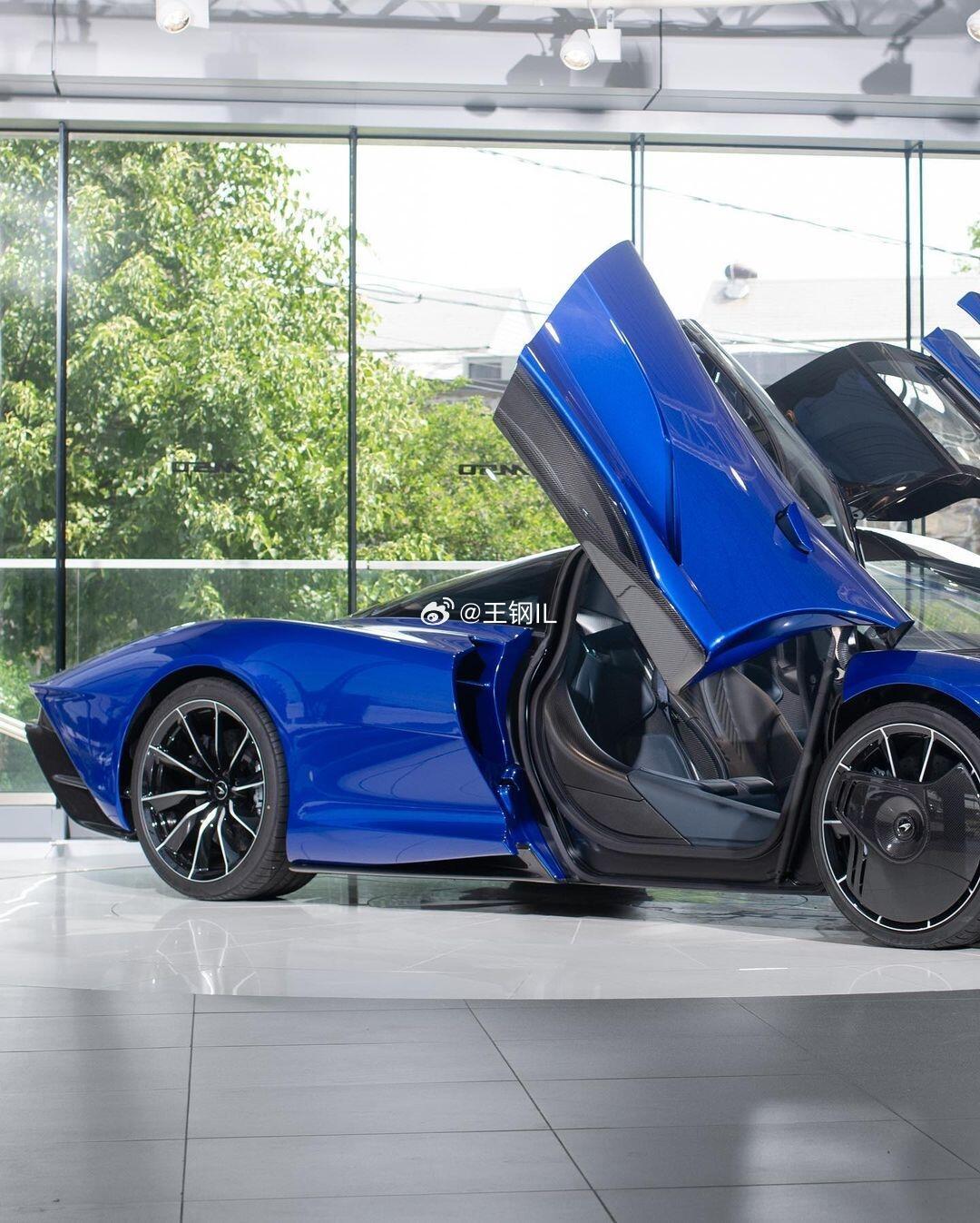 汽车工业的殿堂中，总有一些车型超越了单纯的交通工具属性，成为技术、艺术与勇气的结