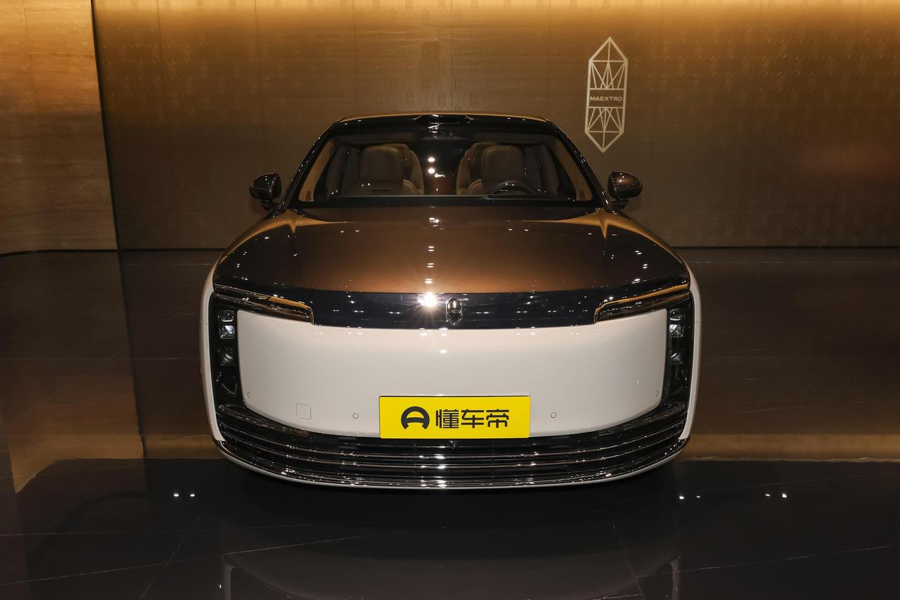 尊界 S800 依靠智能生态、硬件配置、灵活的增程路线，抓住新能源转型窗口期，实