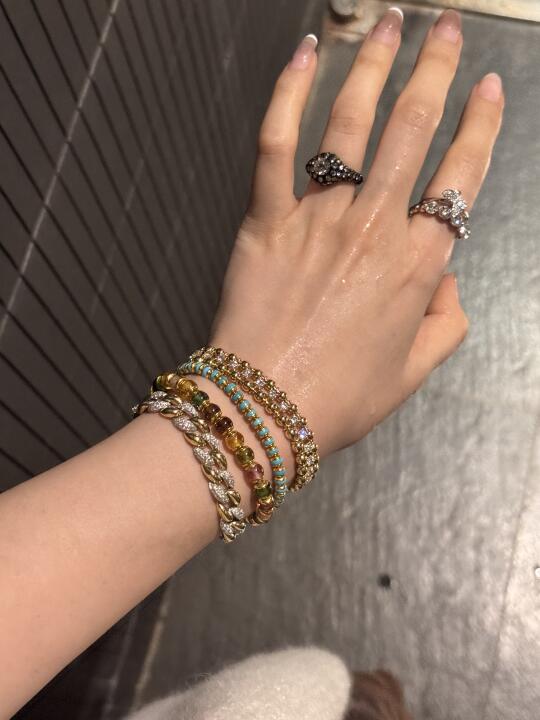珠宝叠叠乐.好喜欢这一手腕儿的色彩~