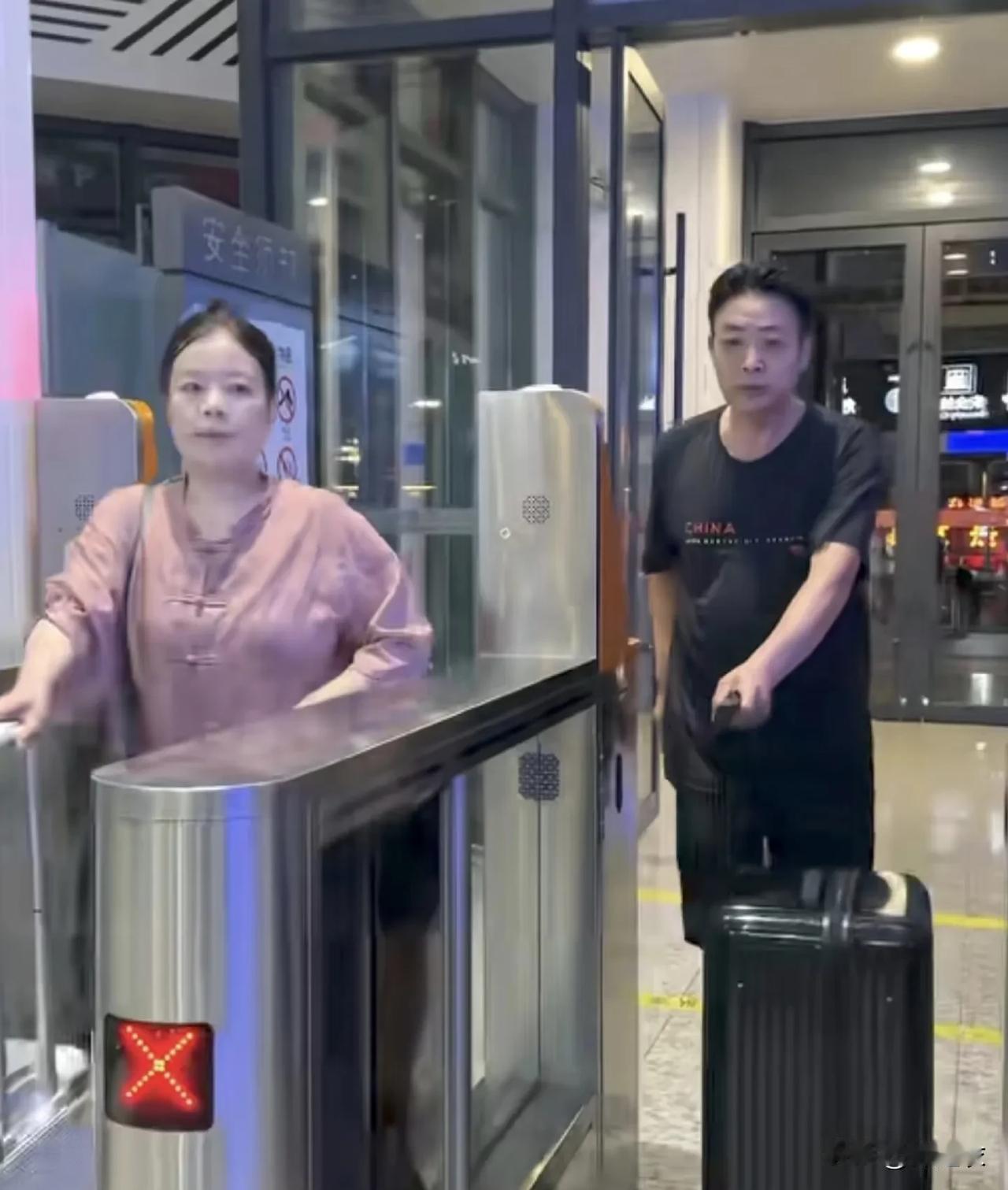 许敏这种事情，如果放在我们身上估计也会这样，因为忽然知道养了28年的儿子不是自己