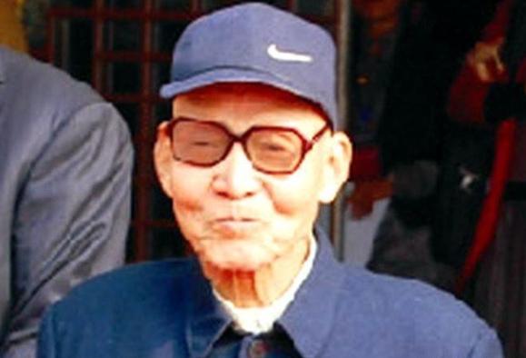 1979年，姚连蔚被免职，此后他回到了西安昆仑机械厂，重新当了一名普通工人。不久