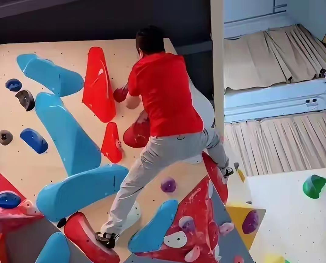 什么样的年龄做什么样的事，为什么有钱人总是想越界？
         昨天一则新