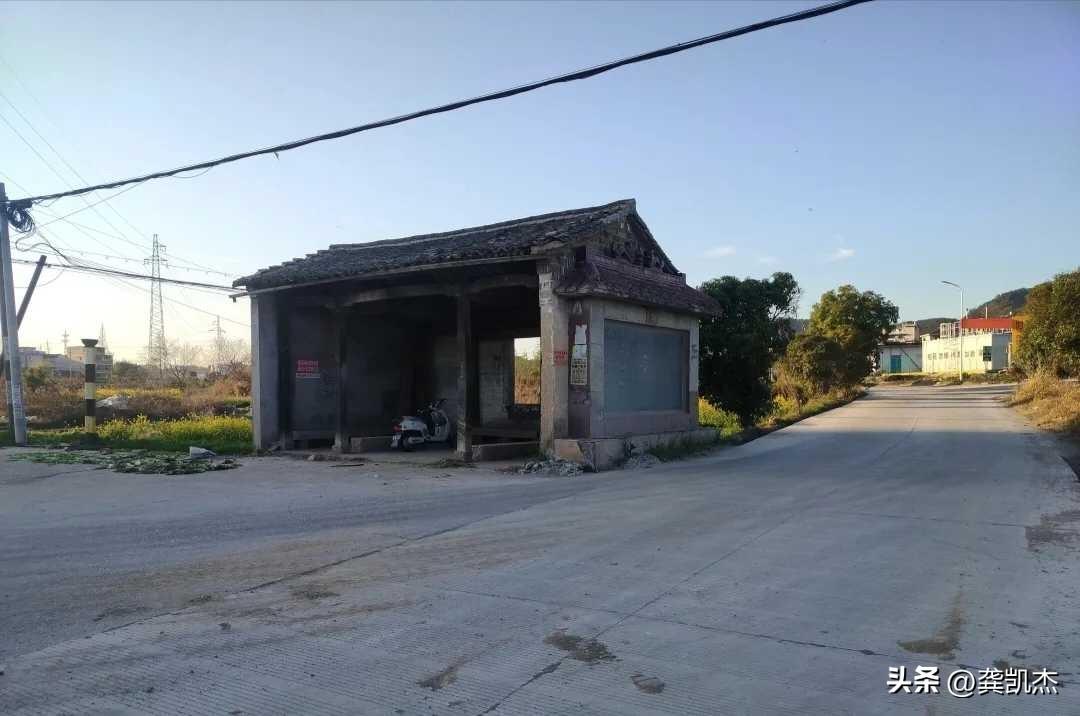 这间屋子孤零零的，大概派什么用处？