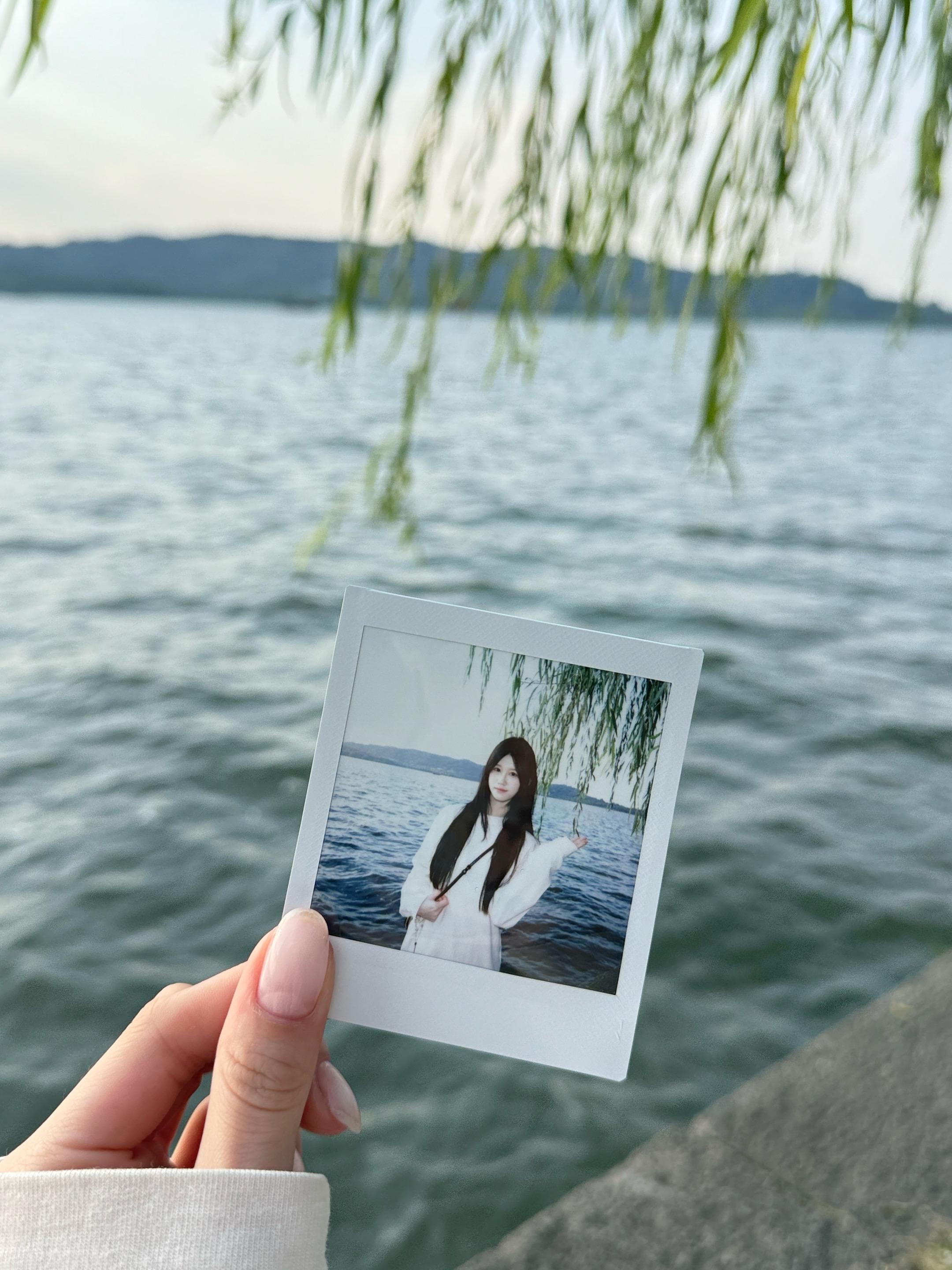 西湖纵有千分美 无你不过一滩春水