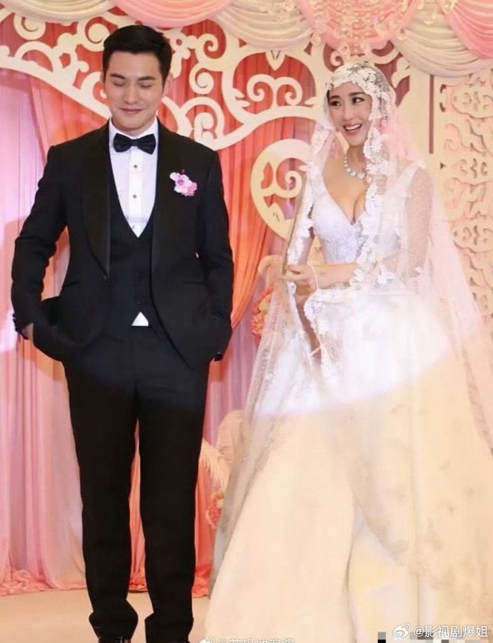 结婚当天穿这种婚纱有点尴尬吧？ 