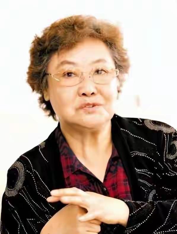 2015年，85岁的郭兰英亲自指导复排《白毛女》。
年轻演员雷佳要演"喜儿哭爹"