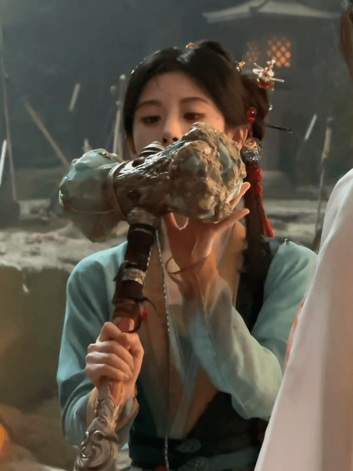 我的点赞特效变成阿黛了，不信你试试？