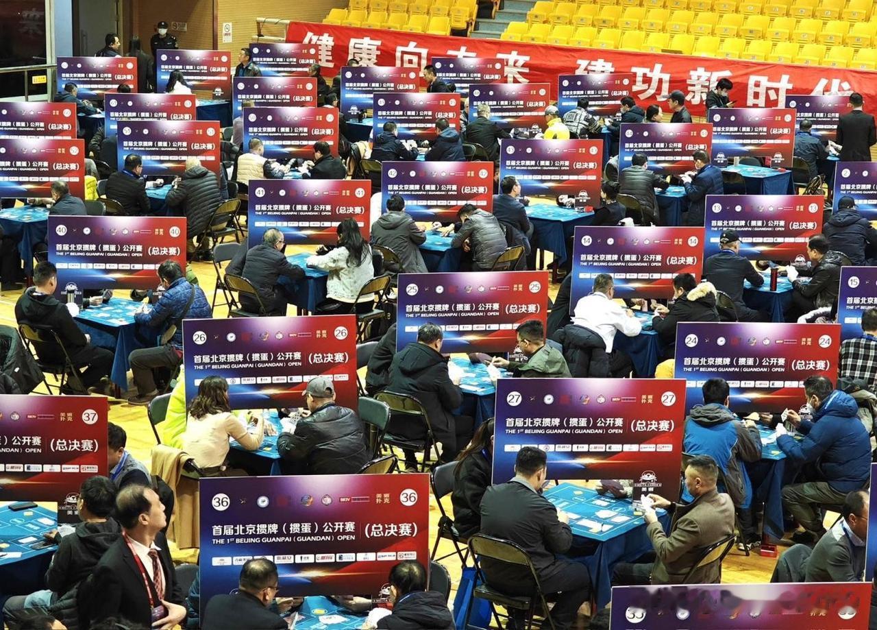 人老更有争胜心

近日参加集团举办的离退休老同志棋牌赛，本以为大家年龄都大了，会