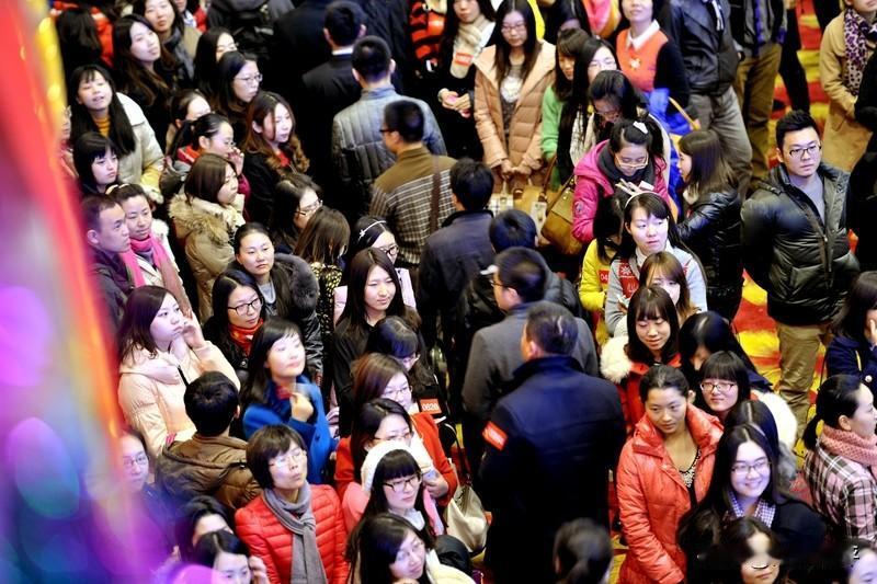 中国单身人群的数据可能比大家想象的要多，大龄单身男女的比例在迅速增长，相比70后