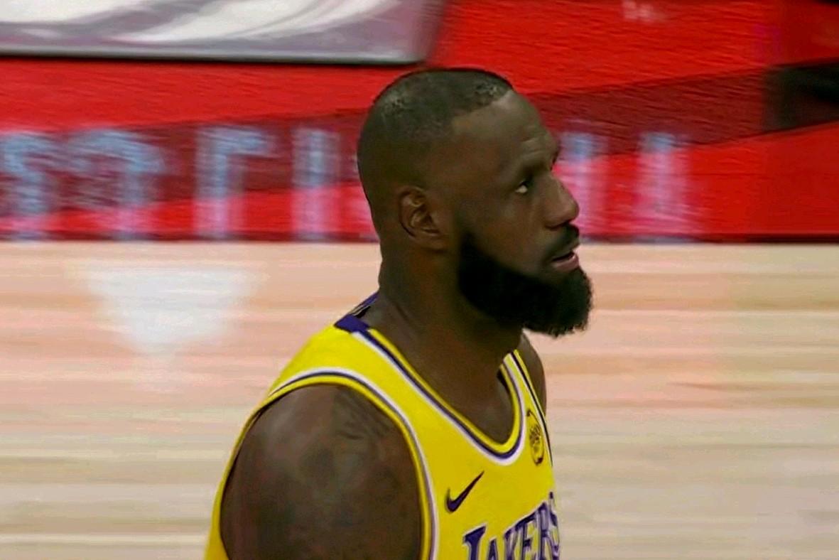 老詹：不似得分，胜似得分！！！

老詹关键时刻背锅助攻八村垒绝杀猛龙，这剧本太有