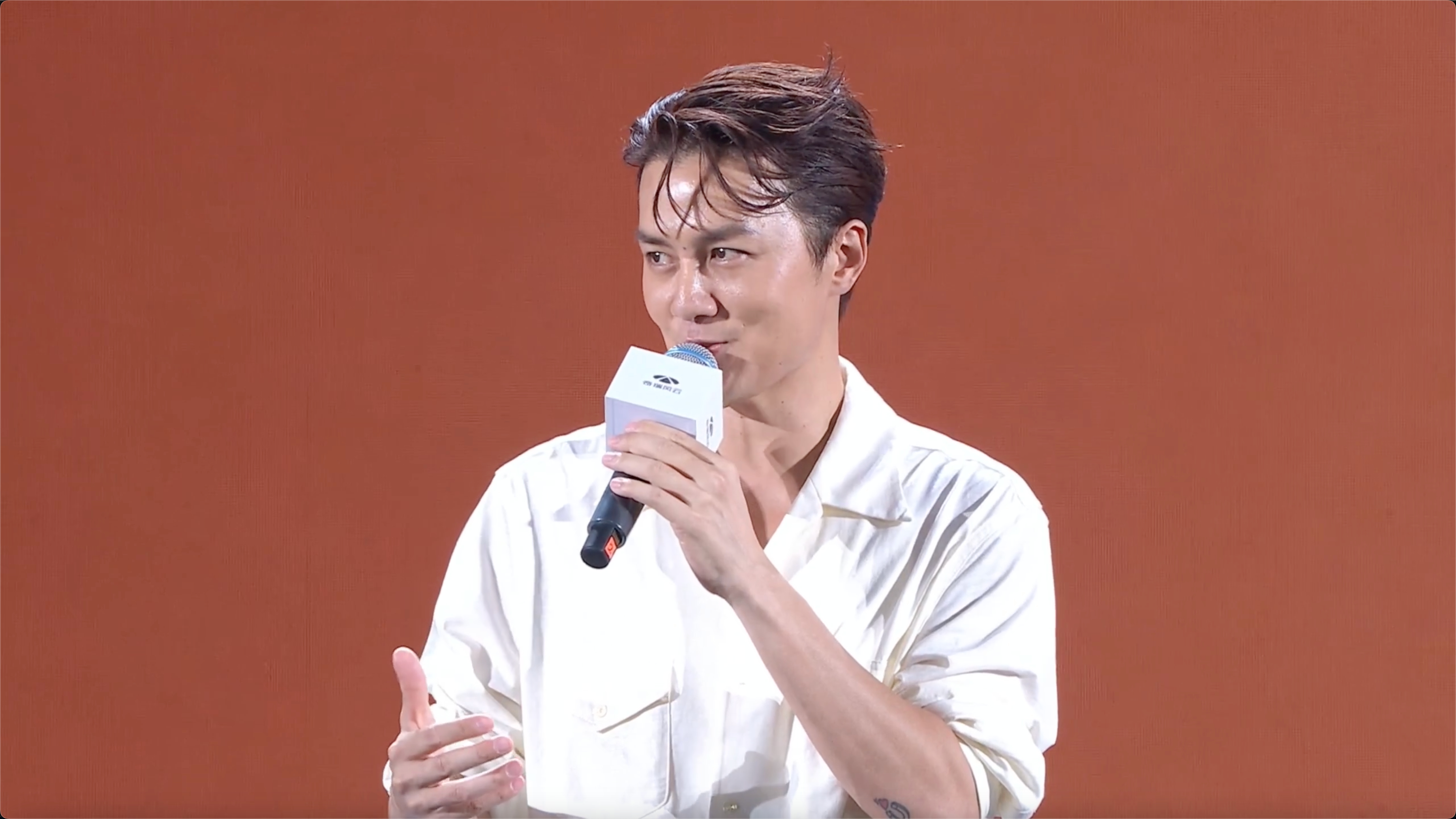 和吴克群一起解锁稳稳的幸福2025年最后一天，吴克群发了一首新歌，说了一句话：“