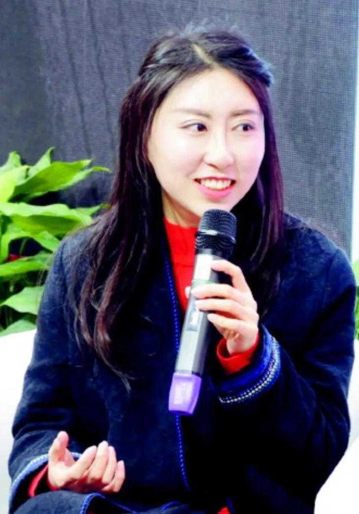 贾浅浅抄袭硕士学位被撤销，她的结局只有3个。

1，论文被下架，有关她所有的诗句