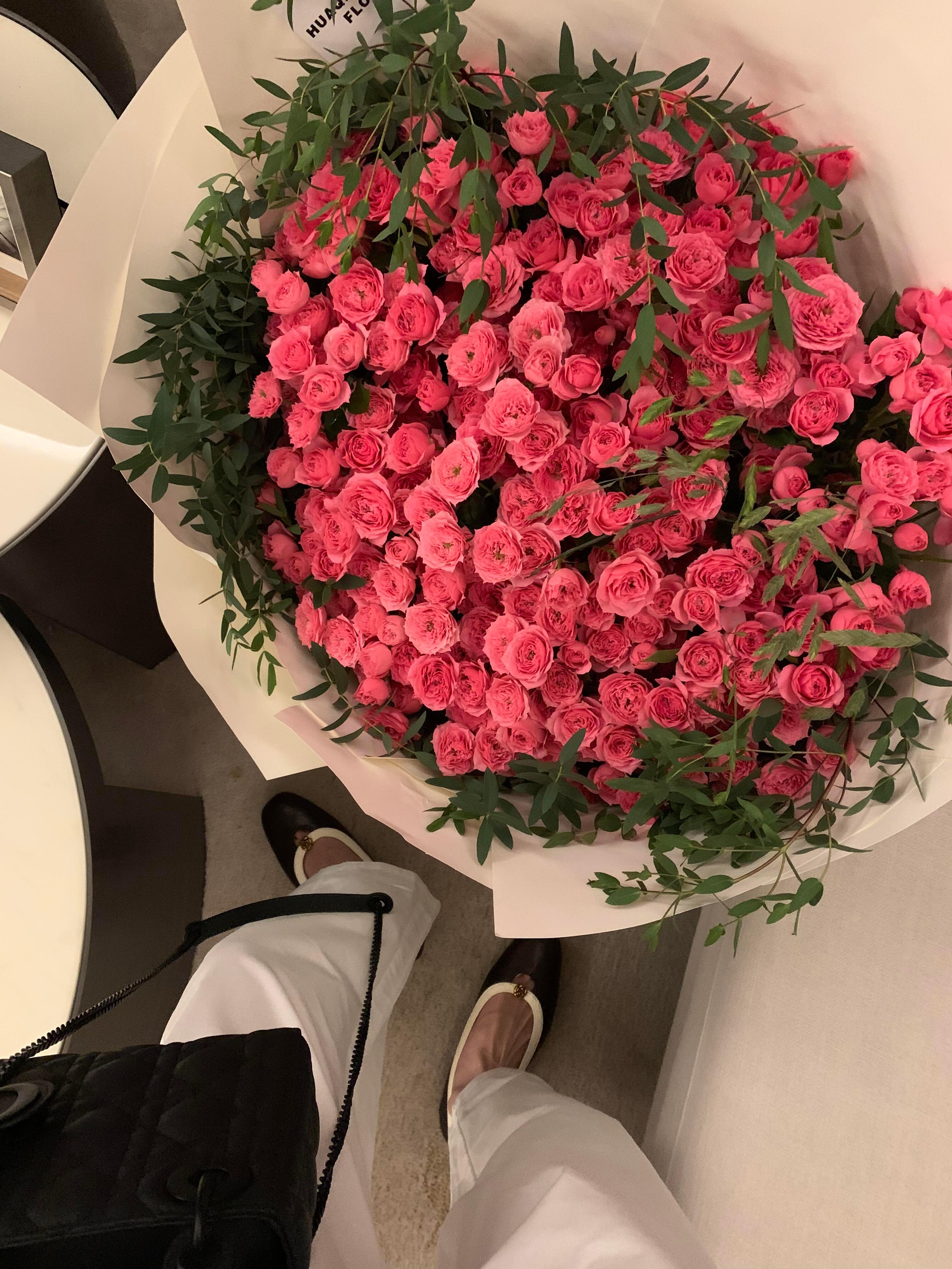 “前进时不要对外展示疲惫,请务必收拾好自己,精力充沛容光焕发。” 