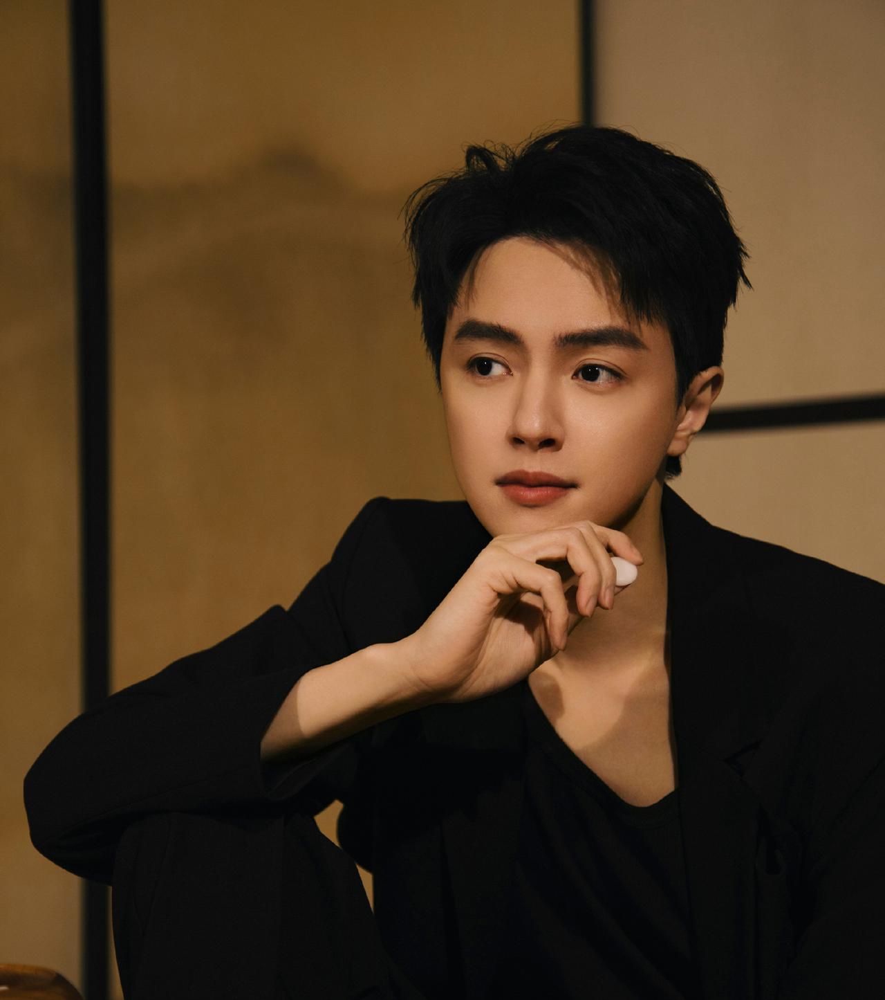 喜讯降临！由官鸿、黄羿、姚弛、胡亦瑶等众多才貌双全的演员联袂主演的《盛世天下》，