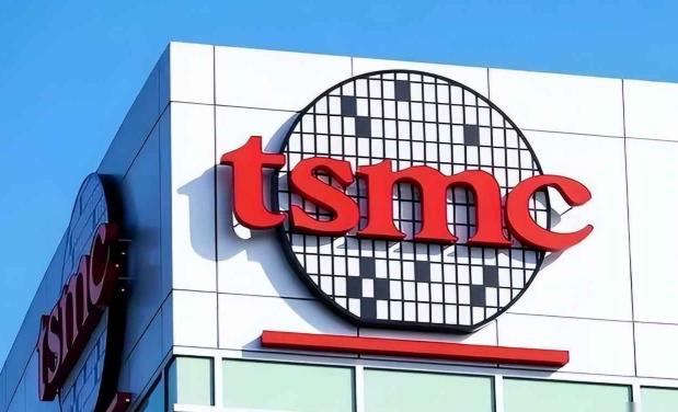 美媒提前摊牌：中国大陆若敢攻台，西方就能遥控光刻机停止运转！
 
就在4月18日