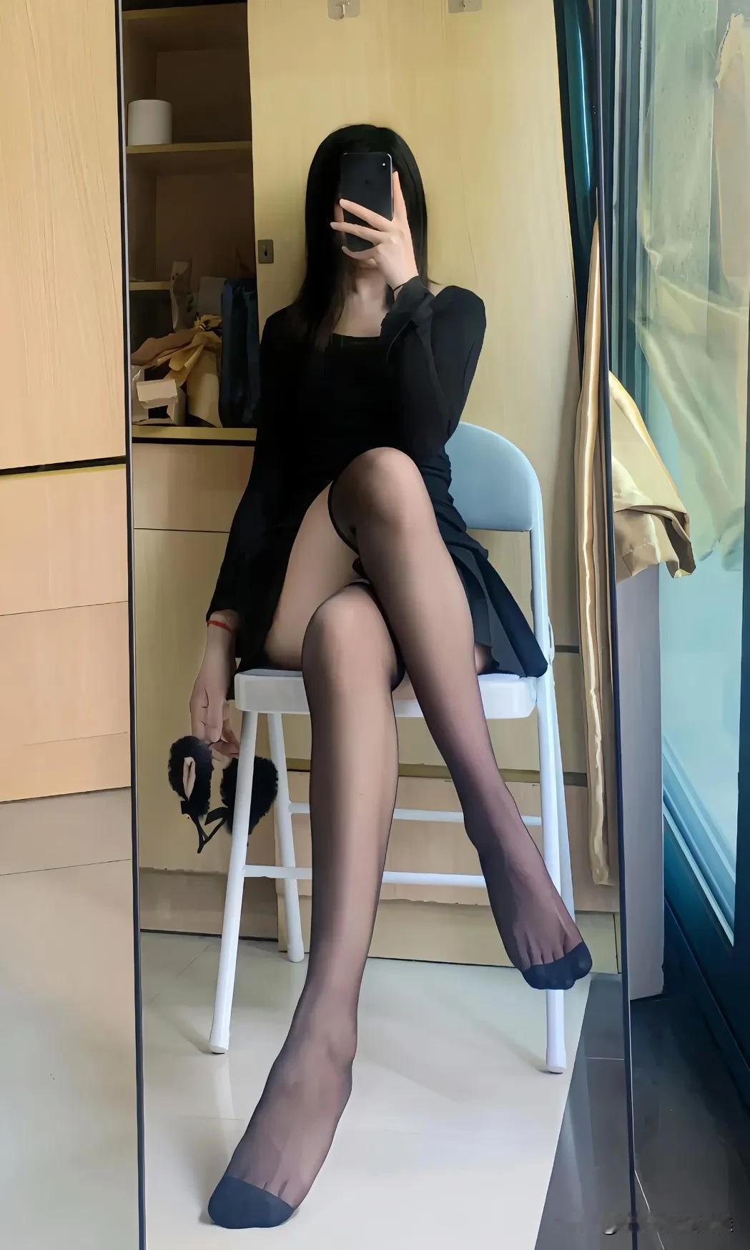 #性感翘臀完美身材##性感美臀诱惑# #极品臀# #好身材私# 波斯猫高雅的黑色