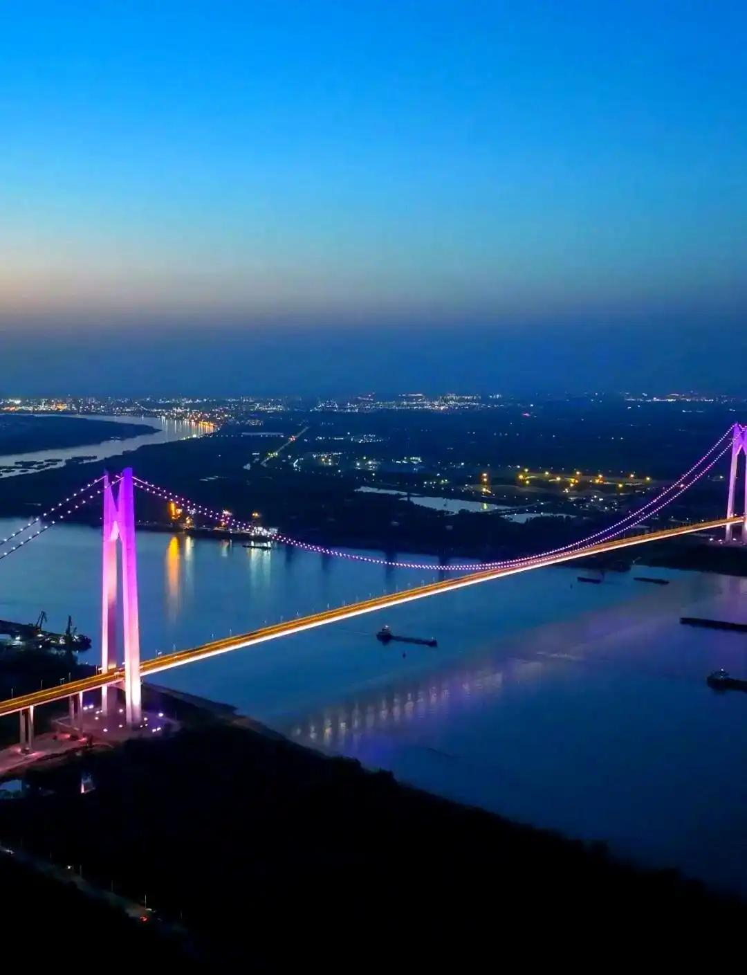 南京跨江新动脉贯通！10分钟直达江北，免费通行太惊喜
11月26日上午9时，南京