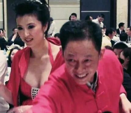 “我有五亿身家，年收入 5000 万，你娶了我连人带钱都归你。” 上海女富豪陈坚