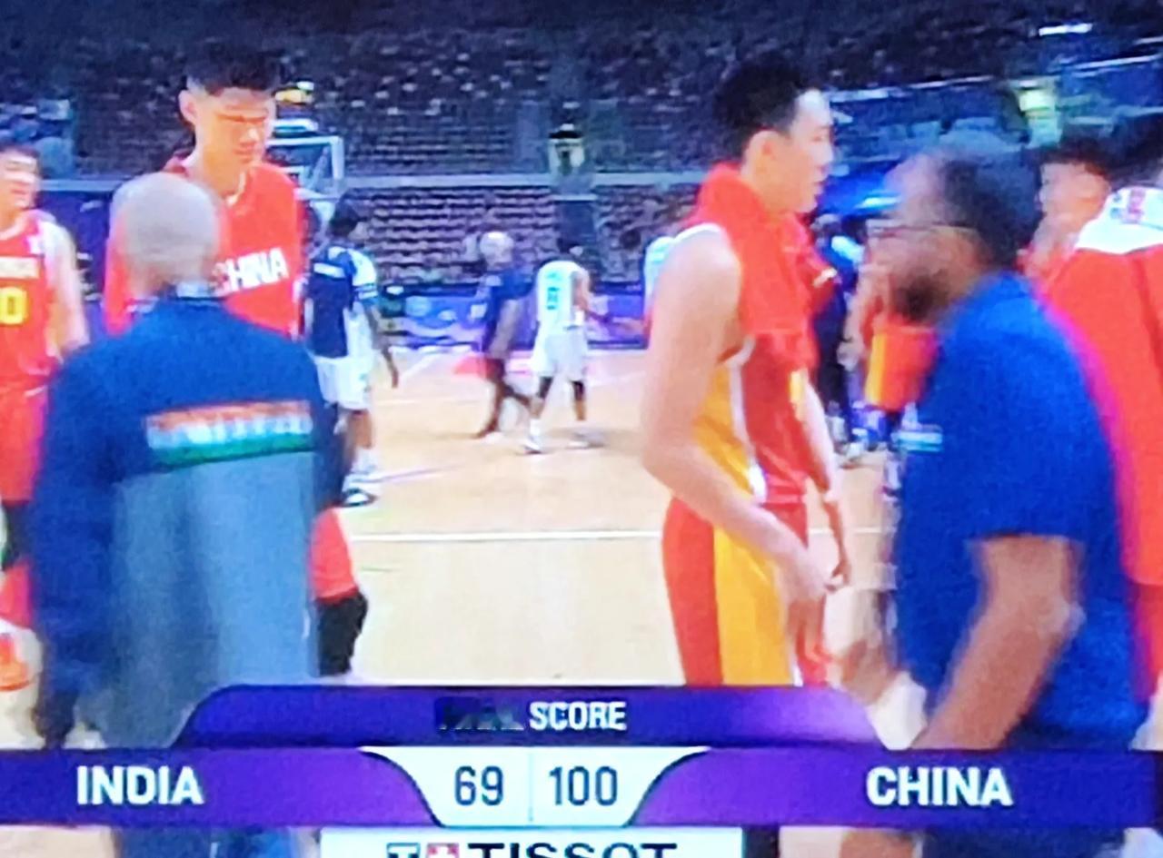 中国男篮100-69印度，闲庭信步，双方整体实力摆在哪，有点挑战性的就看后天打约
