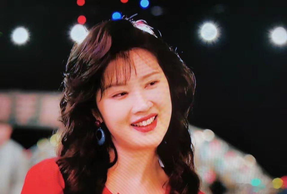 同样起点不同人生：李娟与郝倩倩的命运分水岭《我的山与海》中，李娟与郝倩倩同为农村