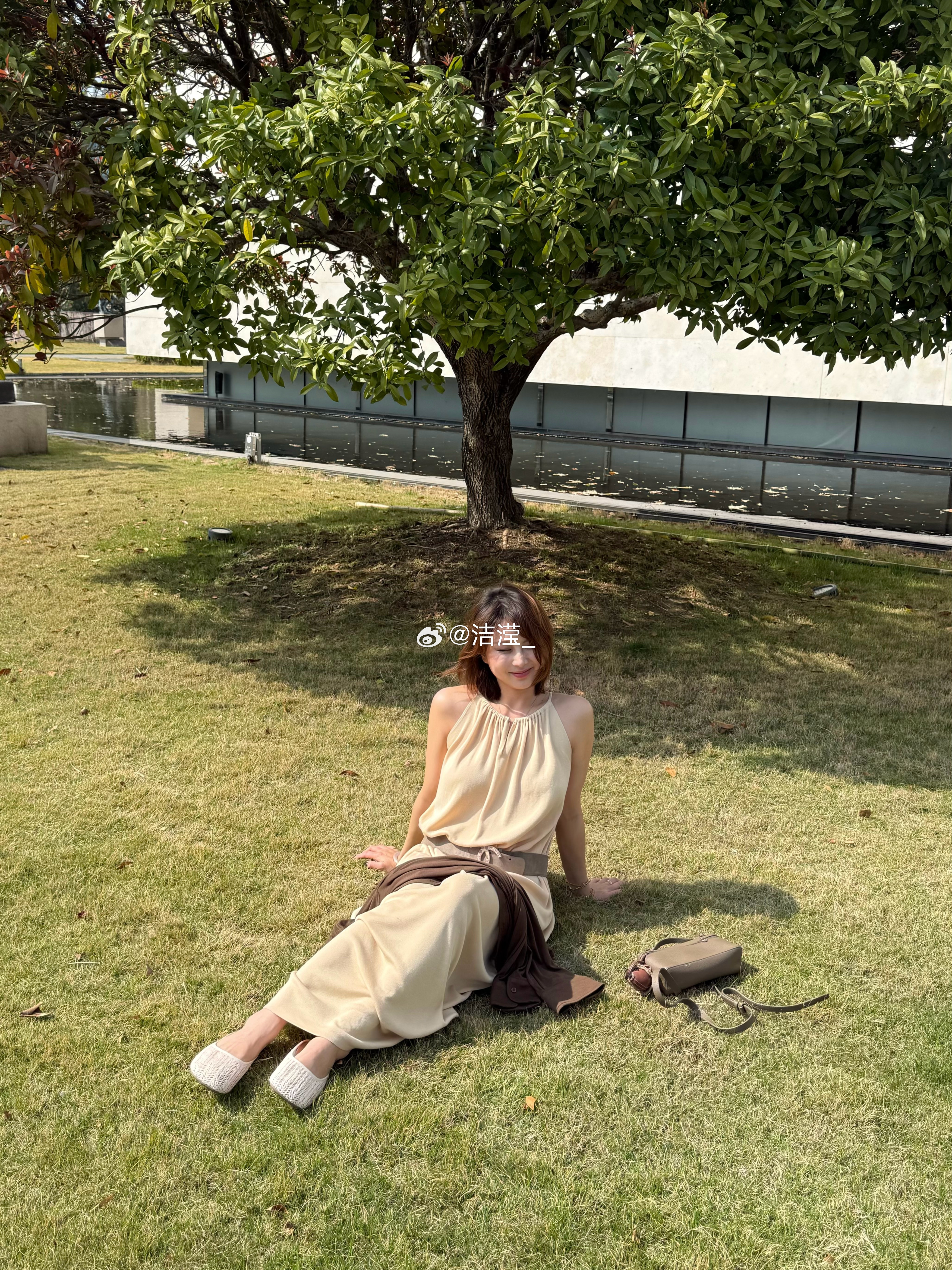 这种吊带最适合肉肉手臂穿了 