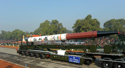 每天认识一件兵器 印度“烈火”Ⅳ型地对地导弹“烈火”Ⅳ型地对地导弹是印度“烈火”