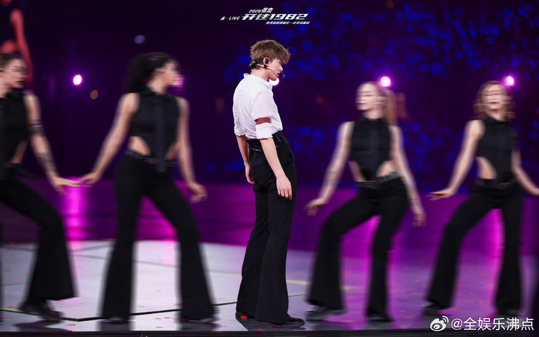 张杰鸟巢演唱会齐舞教科书级齐舞！张杰鸟巢舞台全员在线，利落干脆，看得太过瘾 