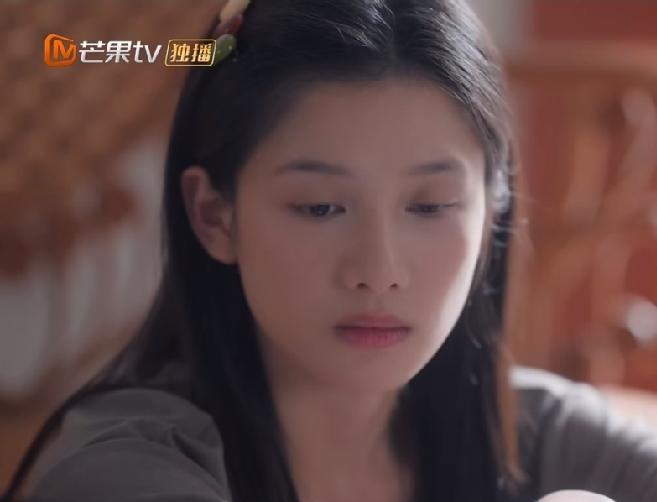 《野狗骨头》陈异真的是很好的爱人选择，细心到每一处，明白苗靖是因为吃醋生气，买礼