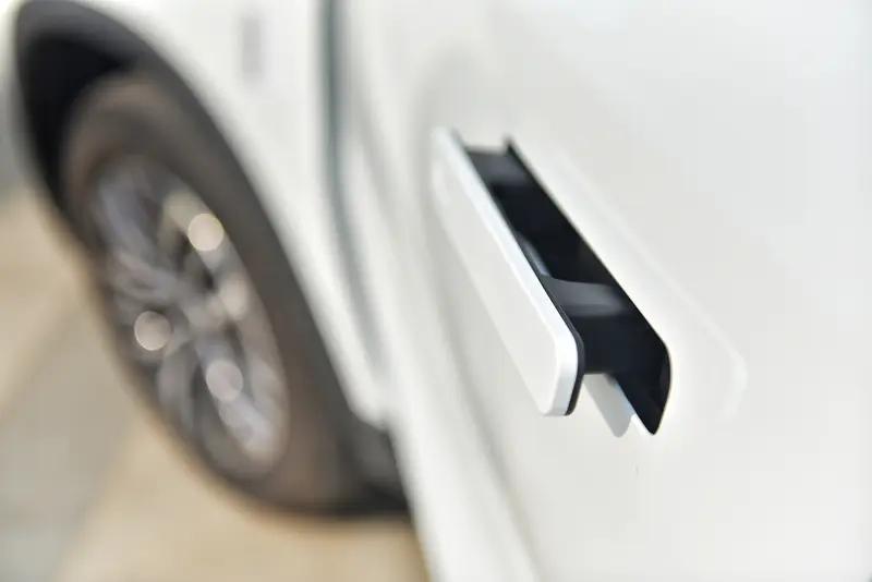 据工信部新规，自2027年1月1日起，所有汽车（尤其是新能源车）必须配备可直接操