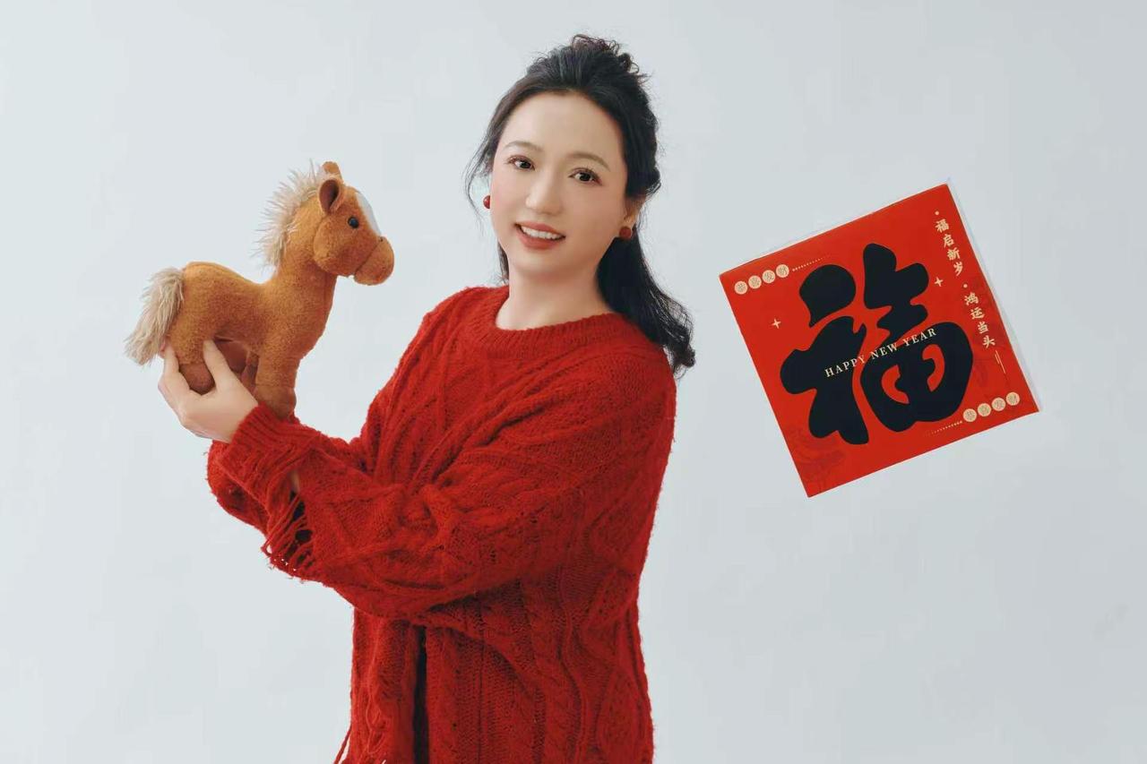 哎老了就是化妆师也画不出年轻时候的那股青春劲😂应该是本人的原因不是化妆师的问题