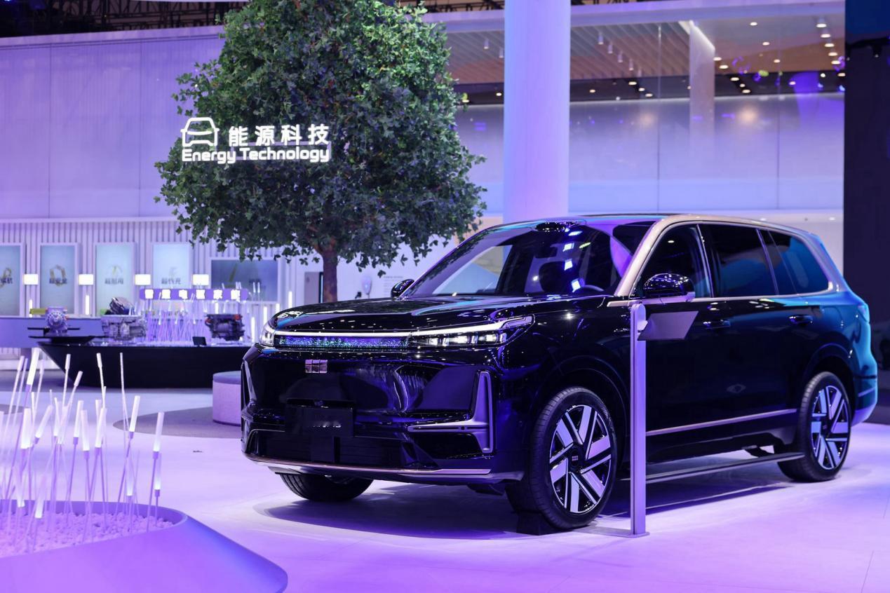 今年北京车展上，吉利汽车携旗下全新产品及最新技术亮相现场，展现出强大的产品矩阵与