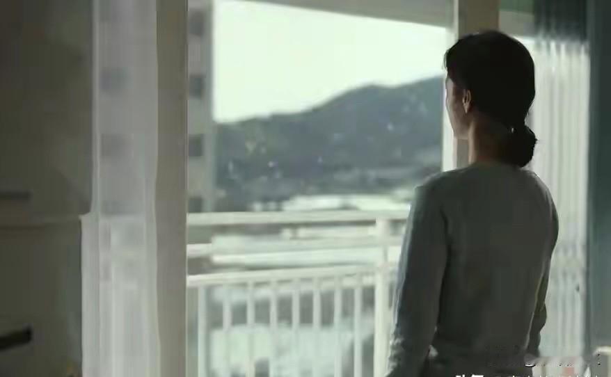 12月10号，本是河南鲁山县魏老师结婚的好日子，屋外红绸挂着、喜字贴满，看着热热