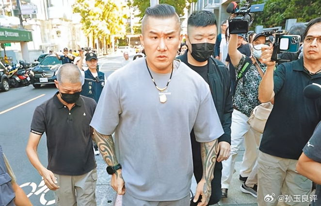 【馆长呛斩首赖清德案开庭拒不认罪，孙玉良：要求传赖上庭英雄本色】台湾馆长陈之汉当