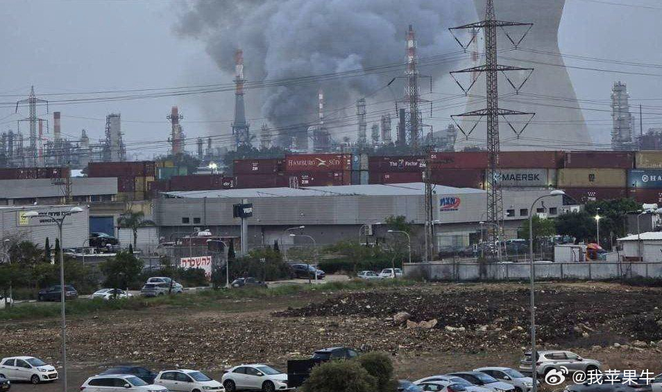 海法炼油厂被炸出冲天黑烟！伊朗第 65 波导弹打击太硬核了！革命卫队首次亮出升级