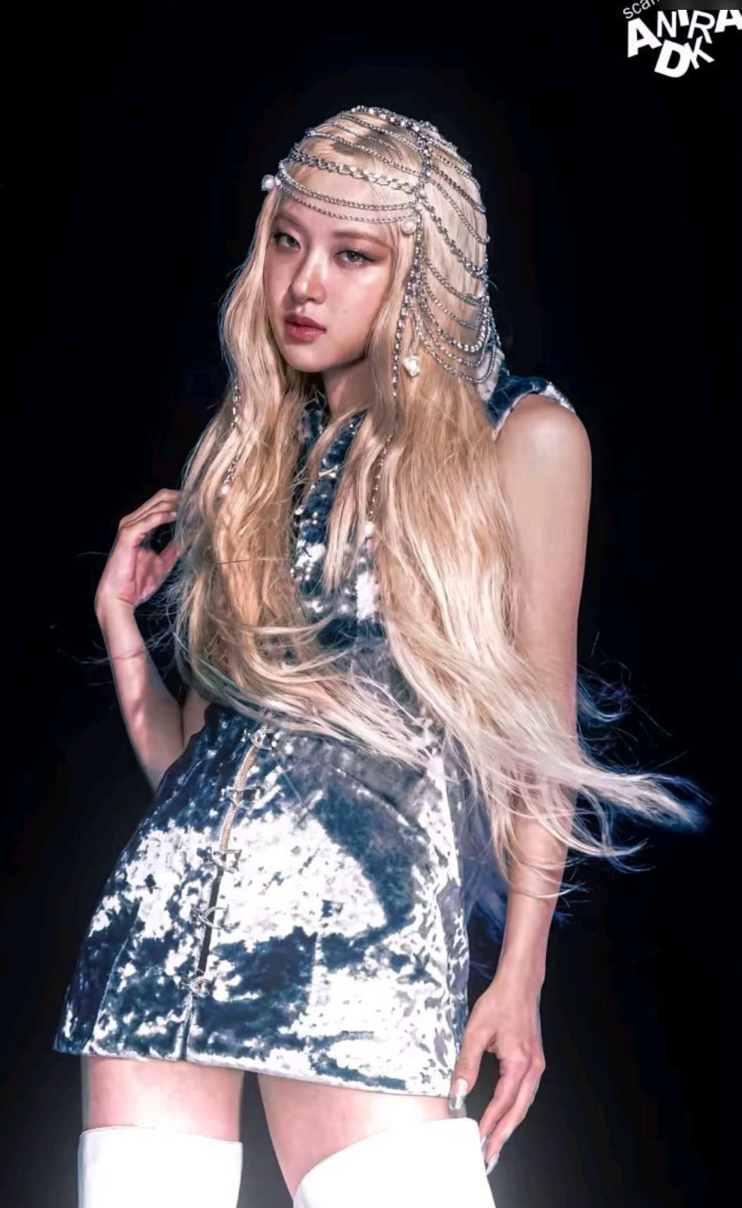 这脸咋回事儿。。。刚被马户踢过还是刚动过。。。好奇怪啊 