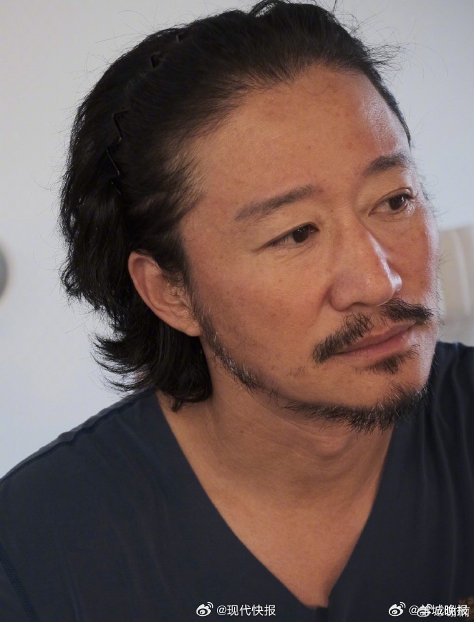 【#吴京夸谢楠初舞台飒#】#吴京力挺谢楠初舞台表演撒贝宁 章子怡##浪姐今日直播