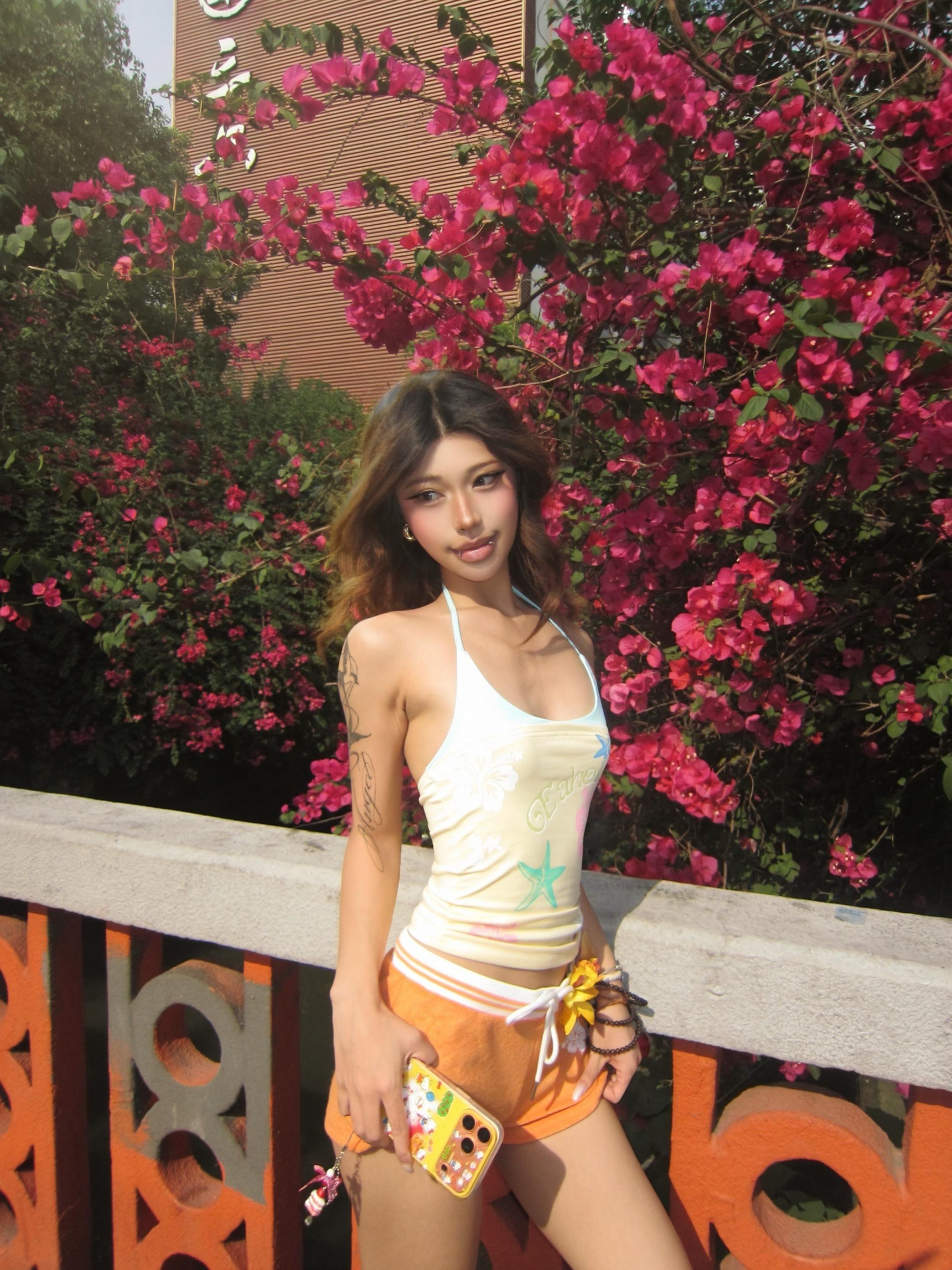 花墙下
