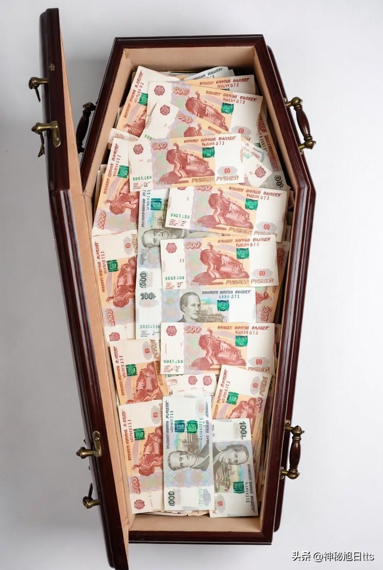 据报道，俄罗斯存在男性被下药后贩卖至军队，并在不知情状态下与所谓“黑寡妇”结婚的