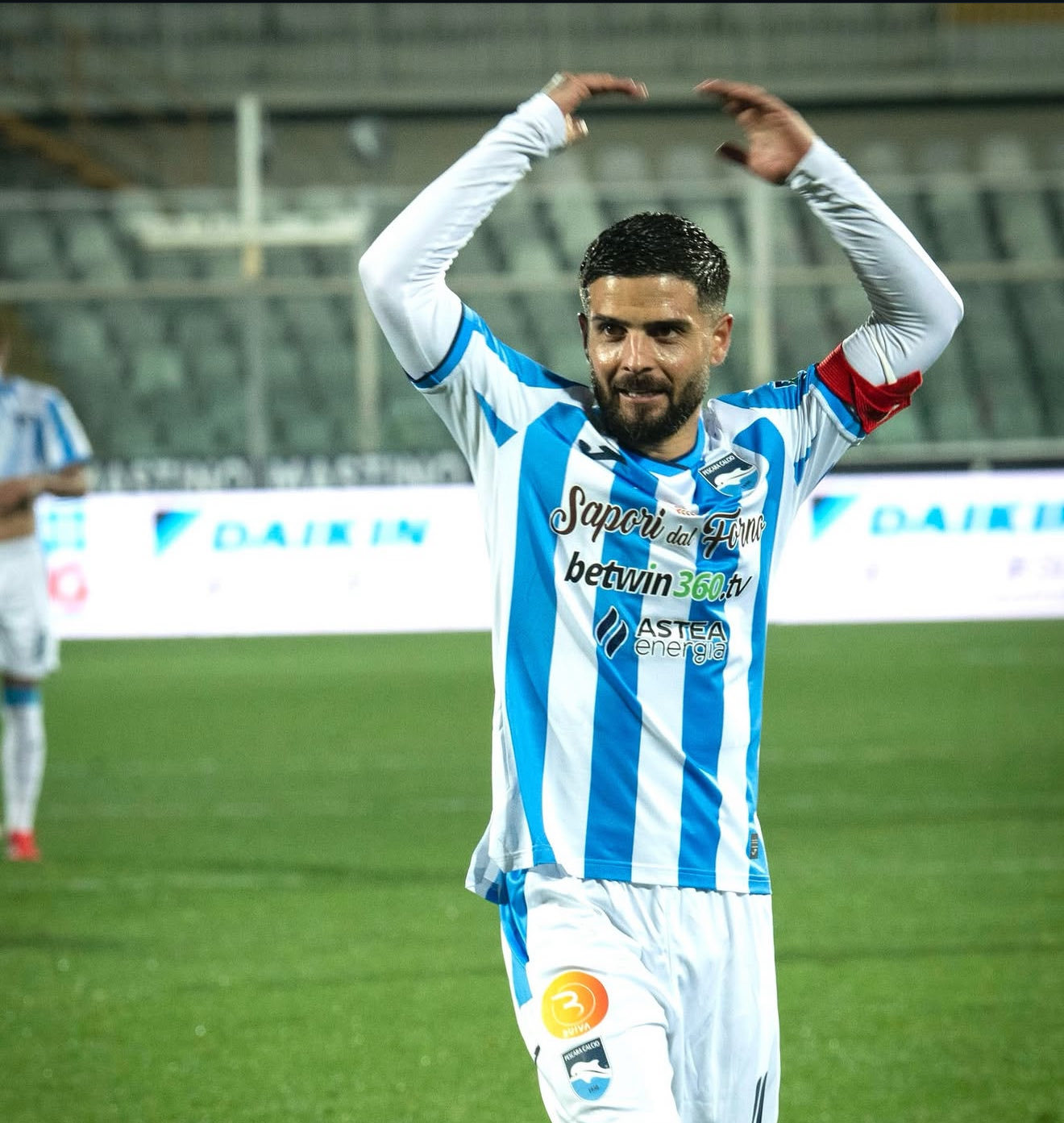 年初重返佩斯卡拉后，35岁的洛伦佐·因西涅在意乙出场6次，打进3球助攻2次。当年