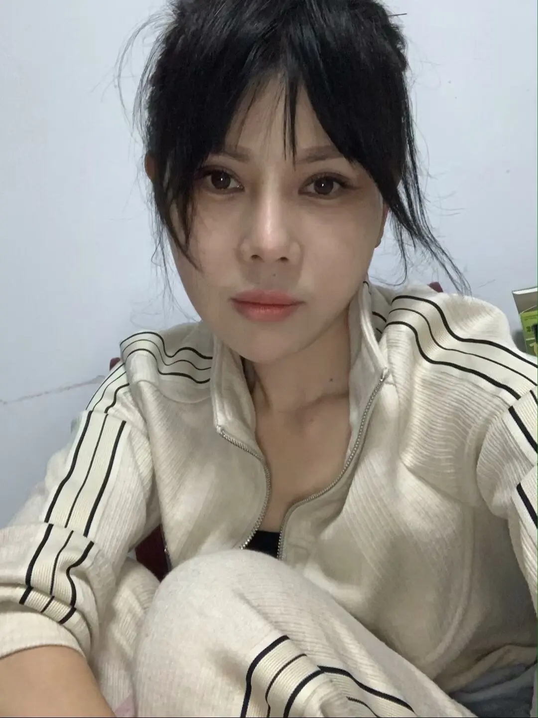 老公外地打工，我留守陪读，今年是我们分居的第六年，他在外像个精神小伙...