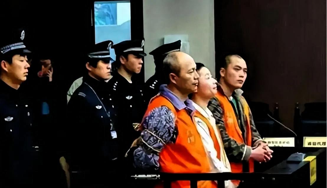 2010年，浙江温州一漂亮女警，被三名歹徒抢劫之后被追赶轮番凌辱，之后更是准备挖