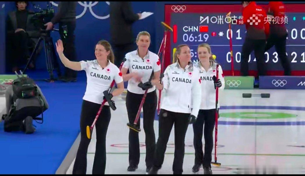 中国队第十局握手了中国5-10加拿大现在中国队2胜3负排在10组中的第6名全民聊