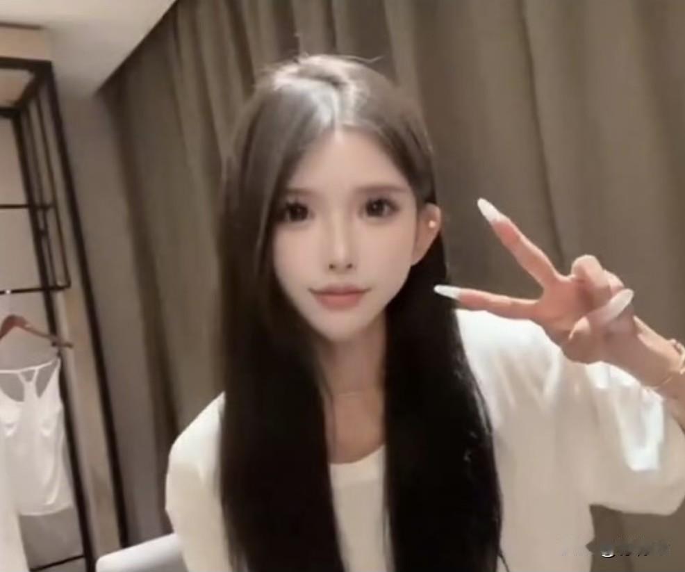 “靠自己没用全靠老天保佑‼️”20岁福建女赴柬淘金终成街头落魄人
近日，一则关于