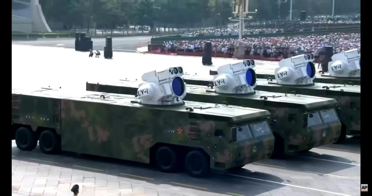 局座绝非浪得虚名，激光武器还很遥远！
结果，舰载激光武器LY-1首亮相
外形特征