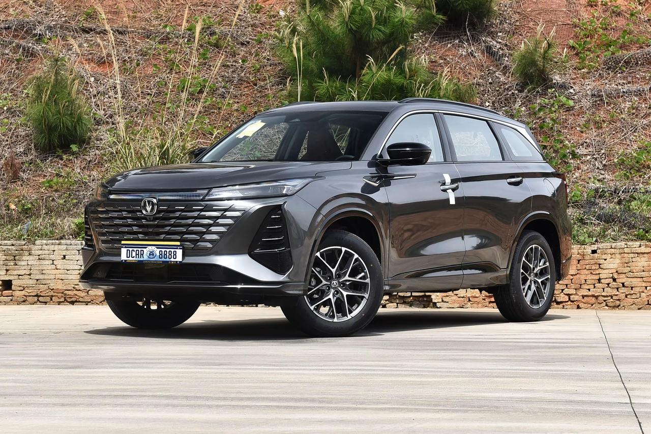 兄弟们，今儿聊一台在二手市场闷声走量的国产SUV——长安CS55 PLUS。
这