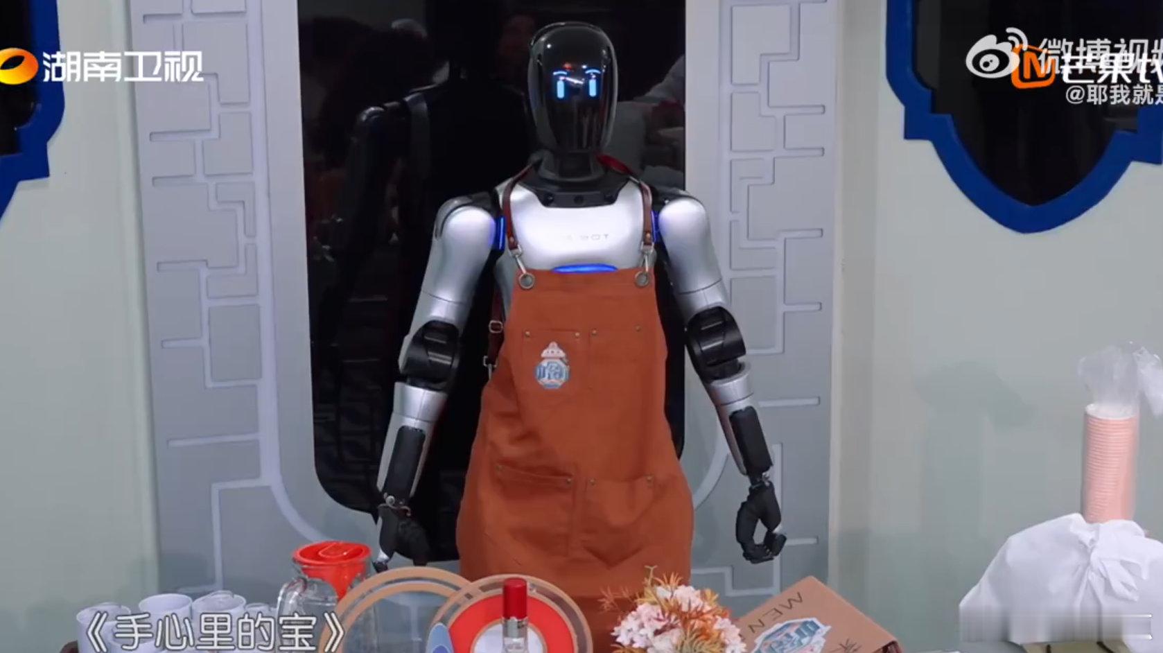 黄晓明[超话]黄晓明憋出内伤的一分钟机器人小玖是来 “搞事情” 的吧！给黄晓明唱