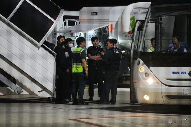 近日，韩国男子从柬埔寨诈骗园区逃脱后，凌晨抵达韩国驻金边大使馆却因“未到上班时间