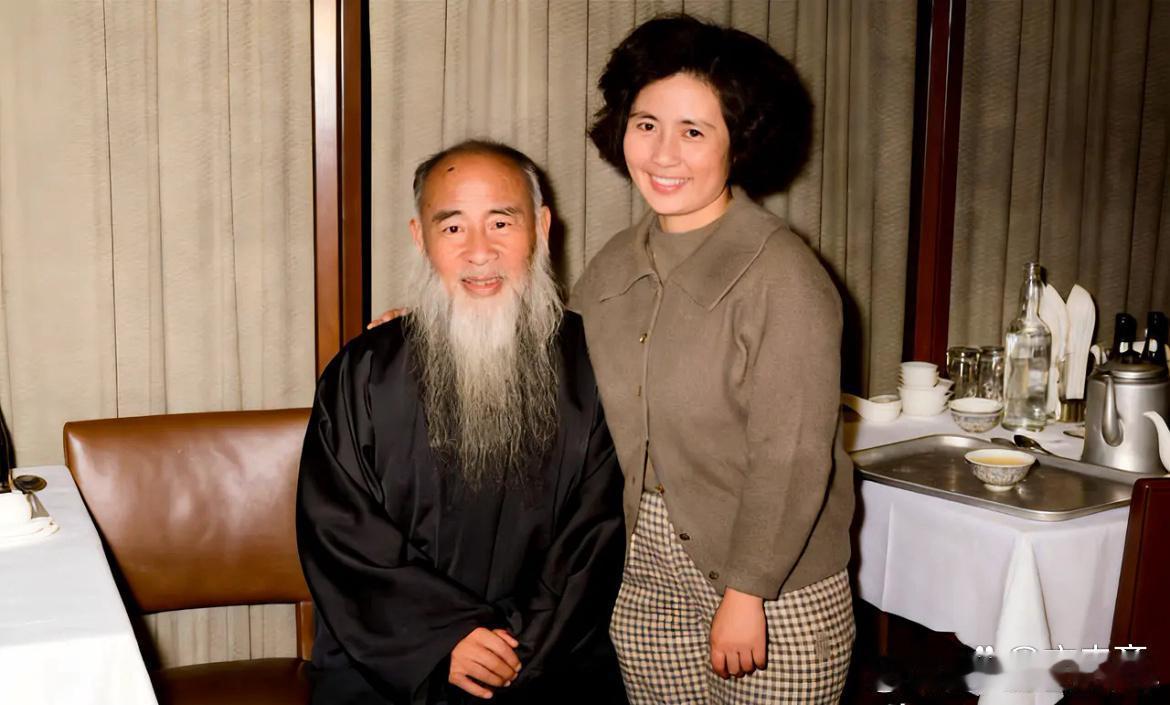 1999年，18岁的陈婷出游时的合影，这一年张艺谋拍戏搞海选，在北电就读的陈婷前