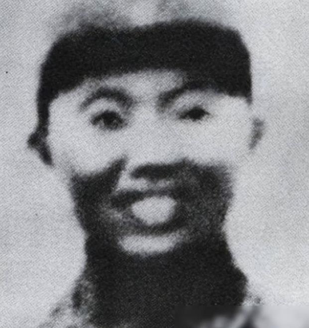 1942年，八路军神枪手遭叛徒出卖，被日军包围，就在只剩最后一颗子弹的时候，他却